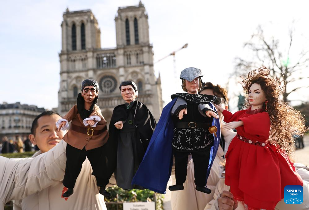 Hand-puppet theater play staged in front of Notre-Dame de Paris cathedral