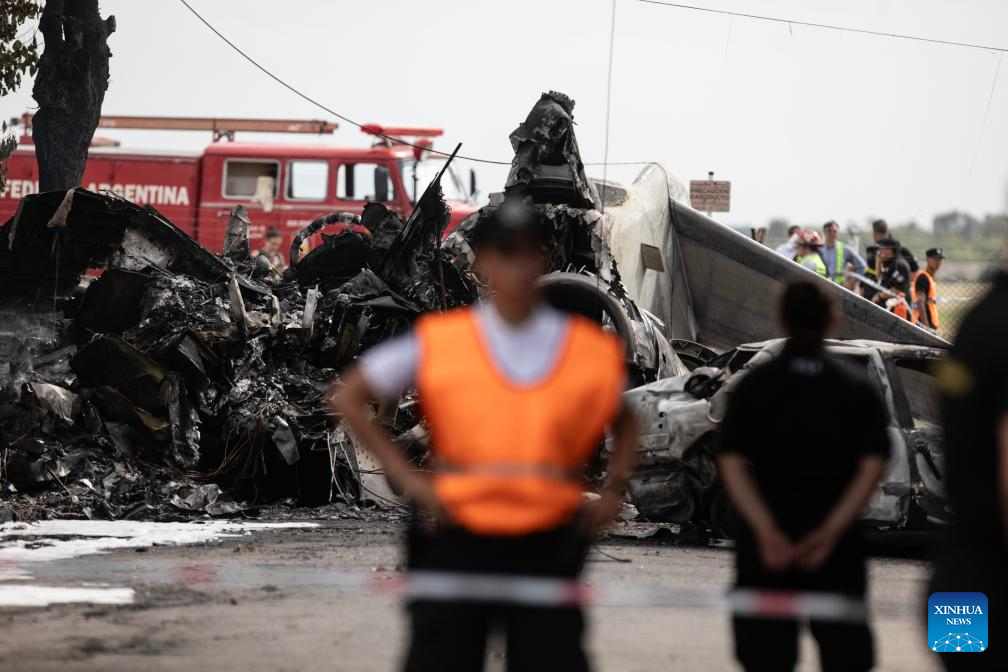 2 killed in jet crash near Argentine capital