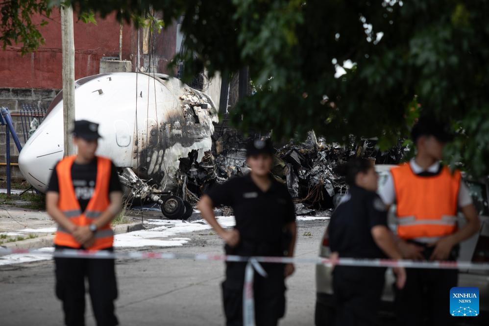 2 killed in jet crash near Argentine capital