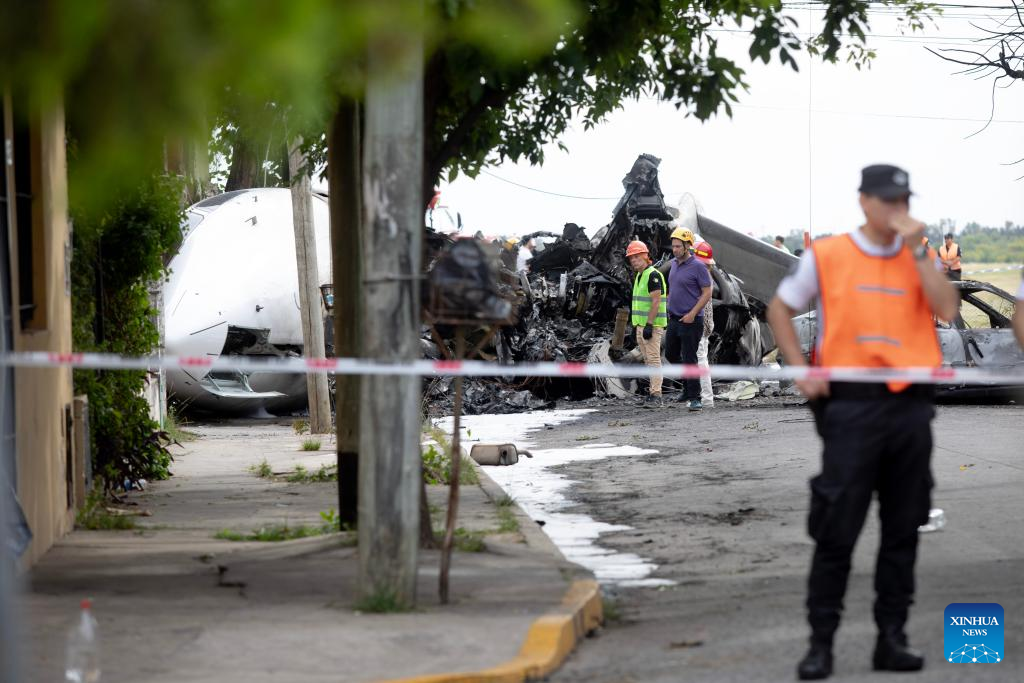 2 killed in jet crash near Argentine capital