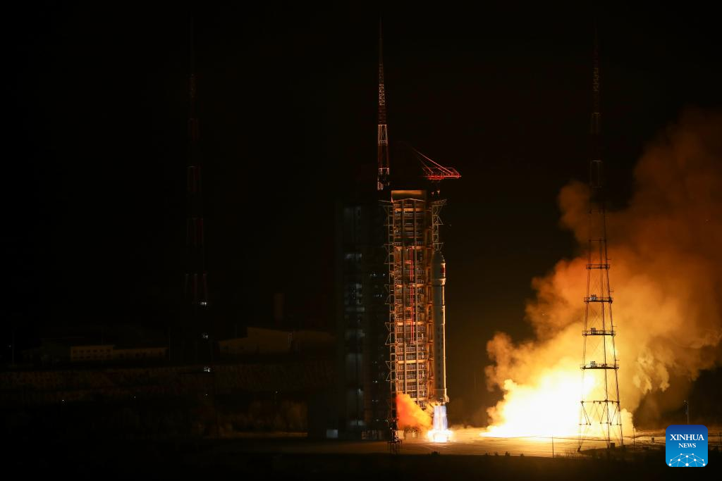 China launches new satellite group