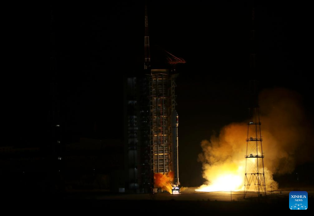 China launches new satellite group