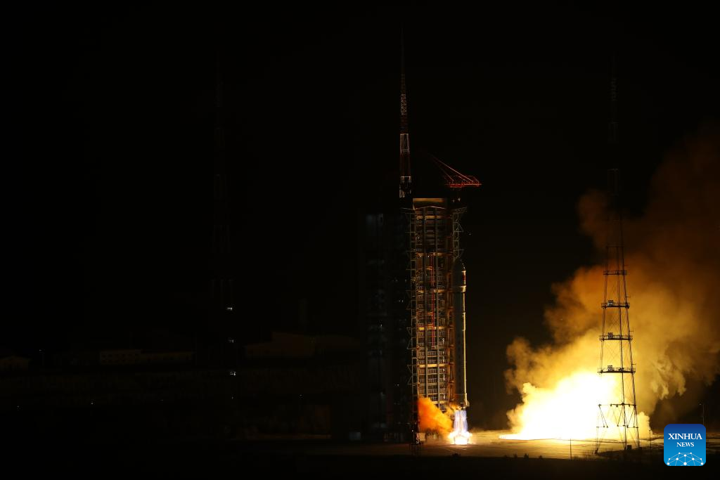 China launches new satellite group