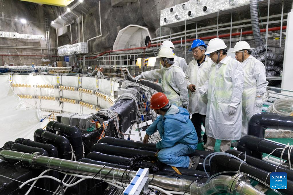 China Focus: World's largest transparent spherical neutrino detector starts filling ultrapure water