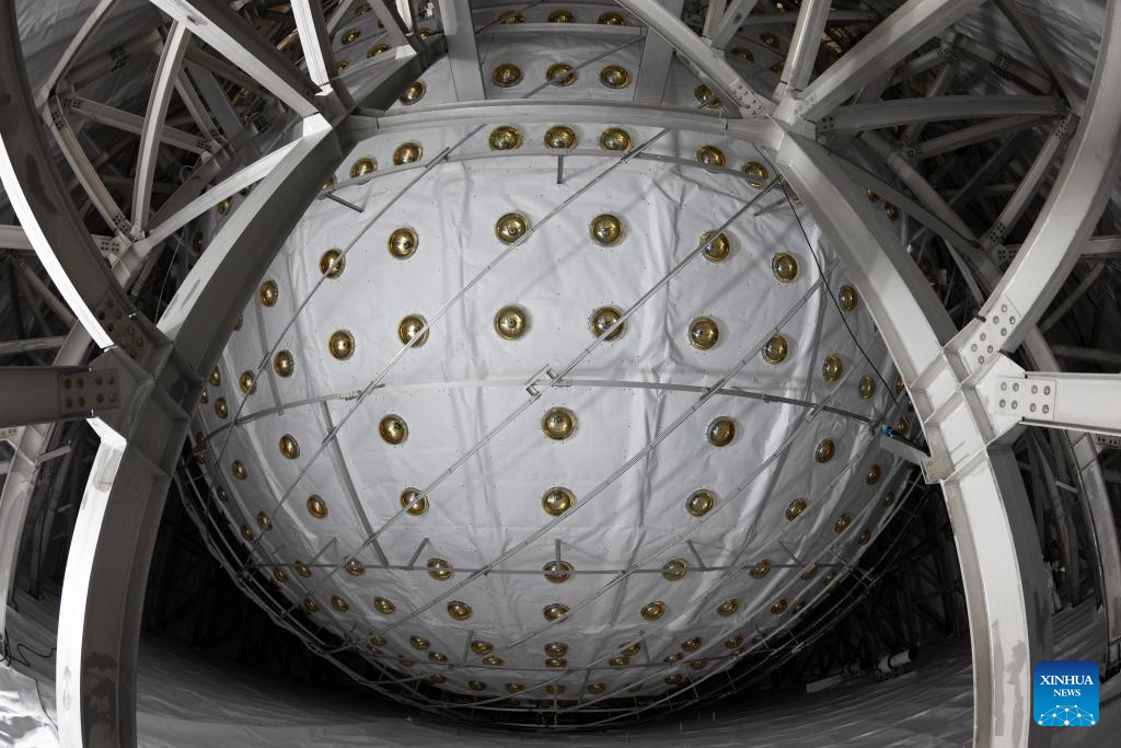 China Focus: World's largest transparent spherical neutrino detector starts filling ultrapure water