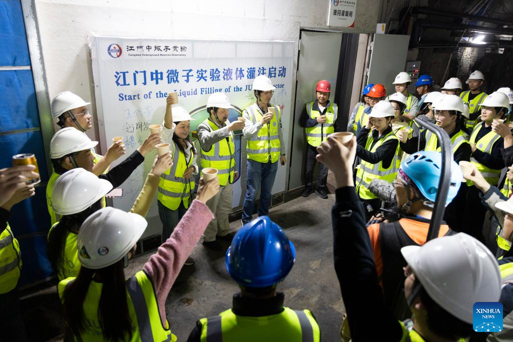 China Focus: World's largest transparent spherical neutrino detector starts filling ultrapure water