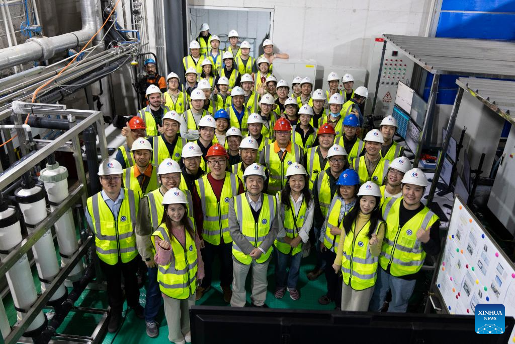 China Focus: World's largest transparent spherical neutrino detector starts filling ultrapure water