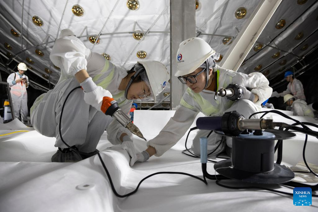 China Focus: World's largest transparent spherical neutrino detector starts filling ultrapure water