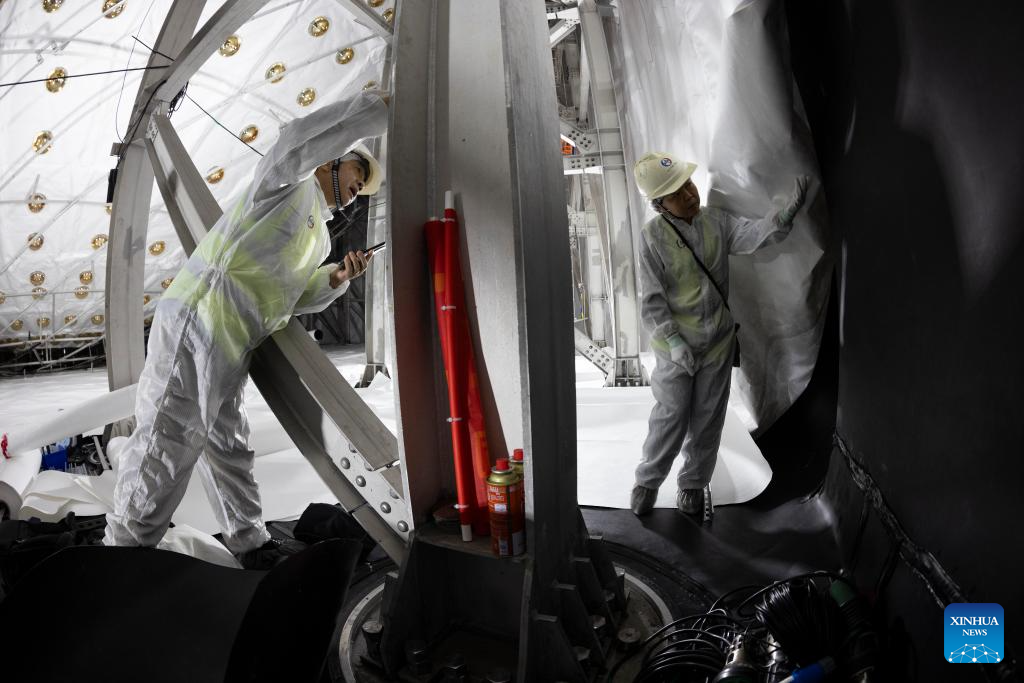 China Focus: World's largest transparent spherical neutrino detector starts filling ultrapure water