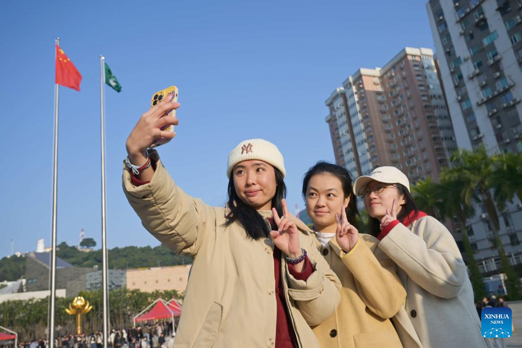 Flag-raising ceremony held to mark 25th anniversary of Macao's return to motherland