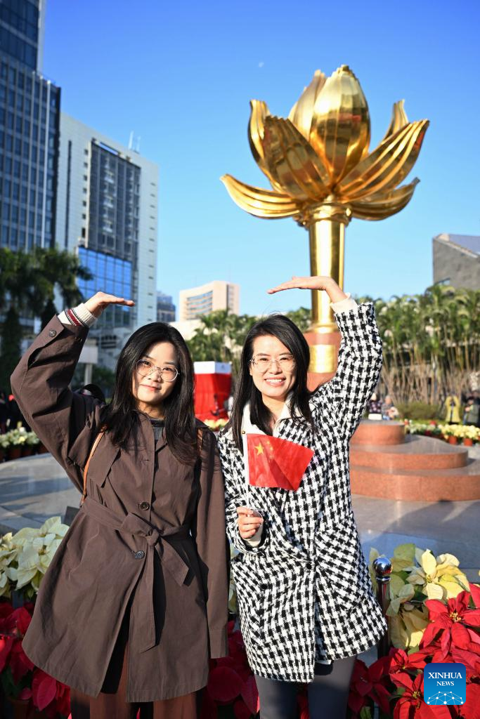 Flag-raising ceremony held to mark 25th anniversary of Macao's return to motherland