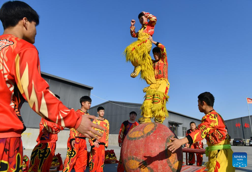 Traditional Chinese art of Cangxian Lion Dance well passed on in Hebei