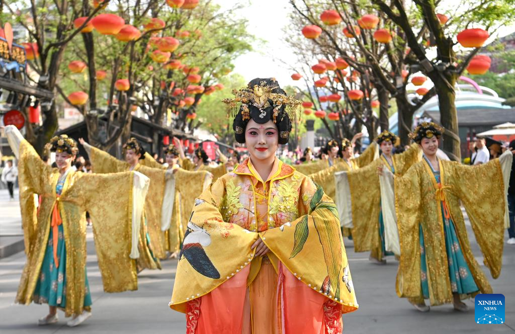 A glimpse of Xi'an where tradition and modernity mingle