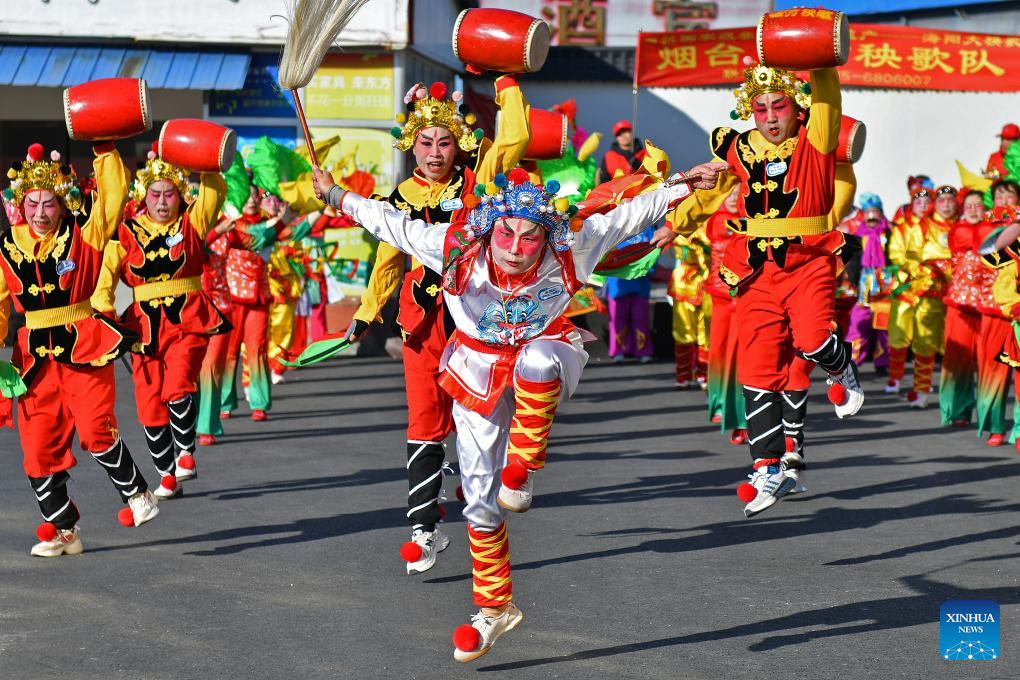 People across China prepare for upcoming New Year 2025