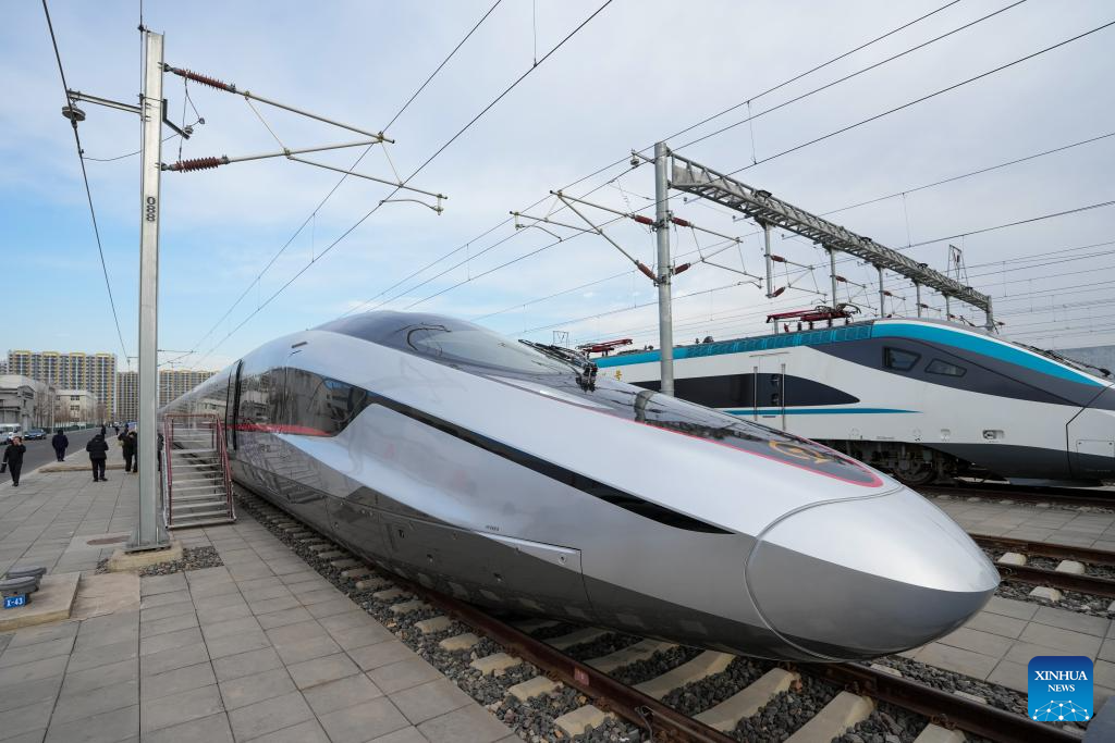 China Focus: China debuts prototypes of world's fastest high-speed train