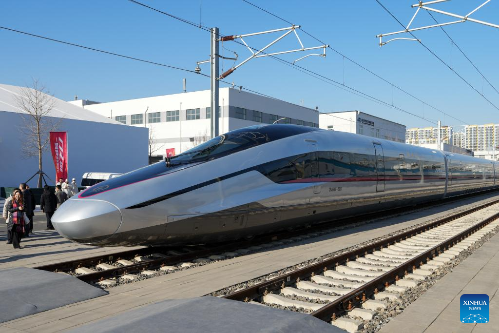 China Focus: China debuts prototypes of world's fastest high-speed train