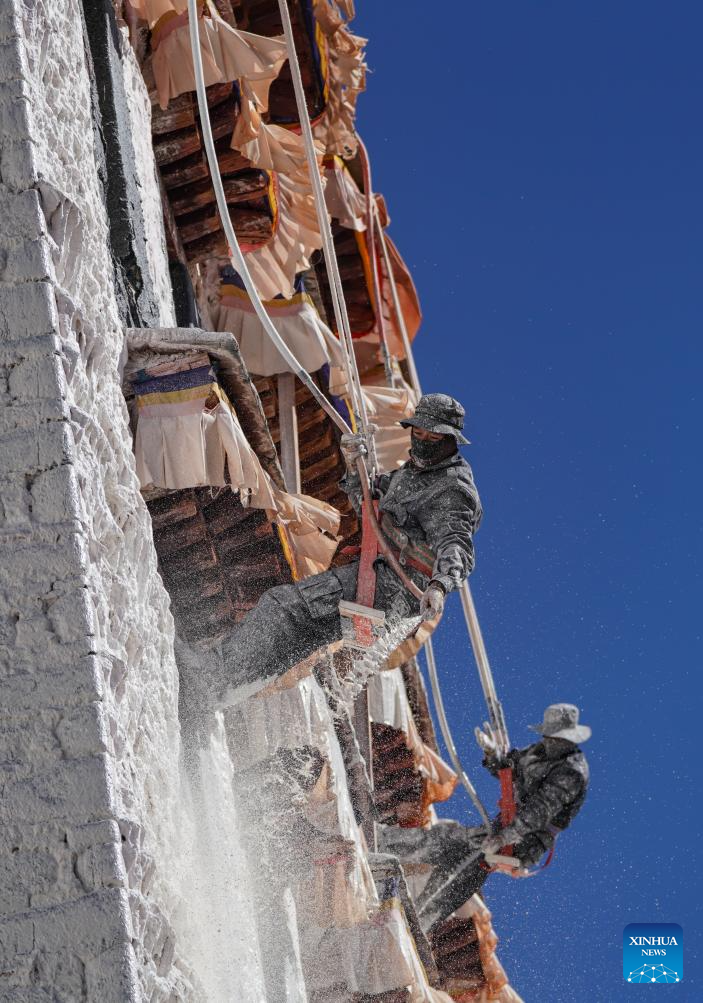 Maintenance team commits to preservation of Potala Palace