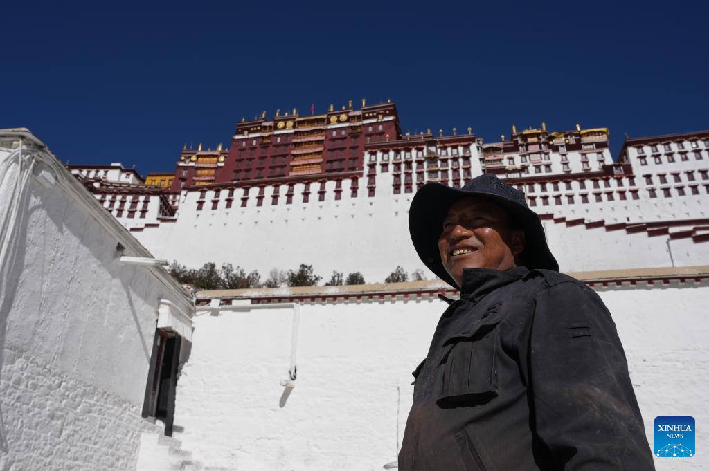 Maintenance team commits to preservation of Potala Palace