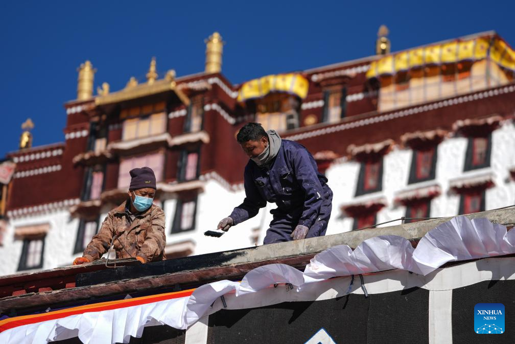 Maintenance team commits to preservation of Potala Palace