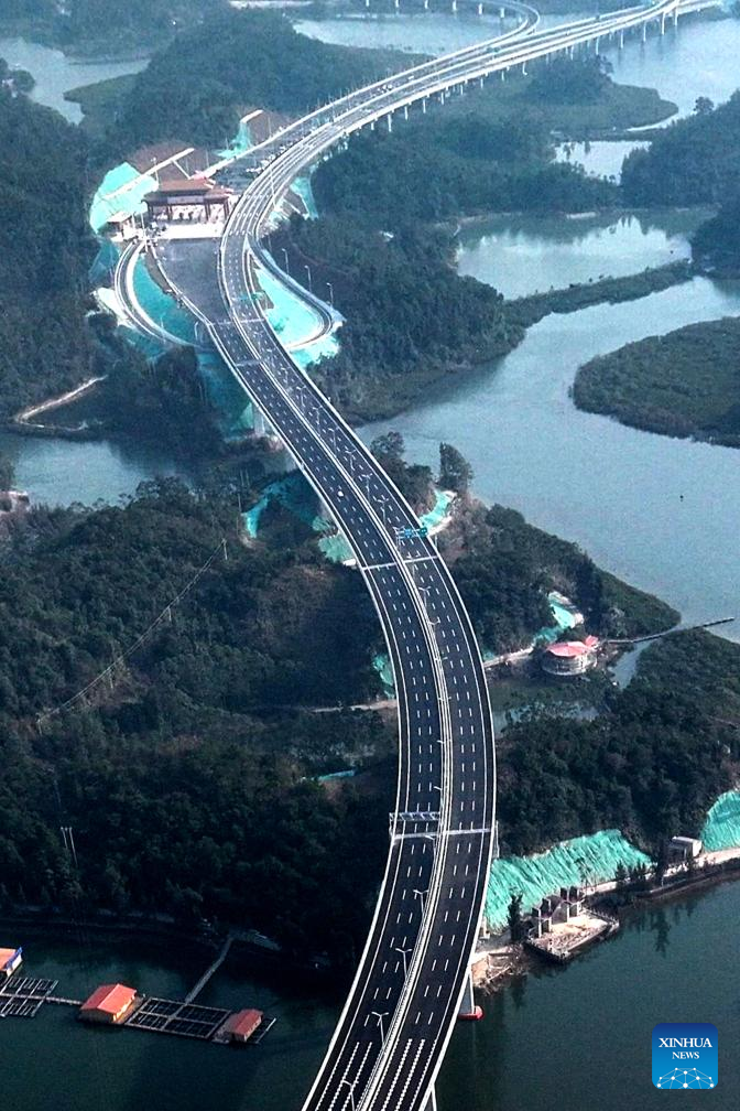 Longest cross-sea bridge in China's Guangxi opens to traffic