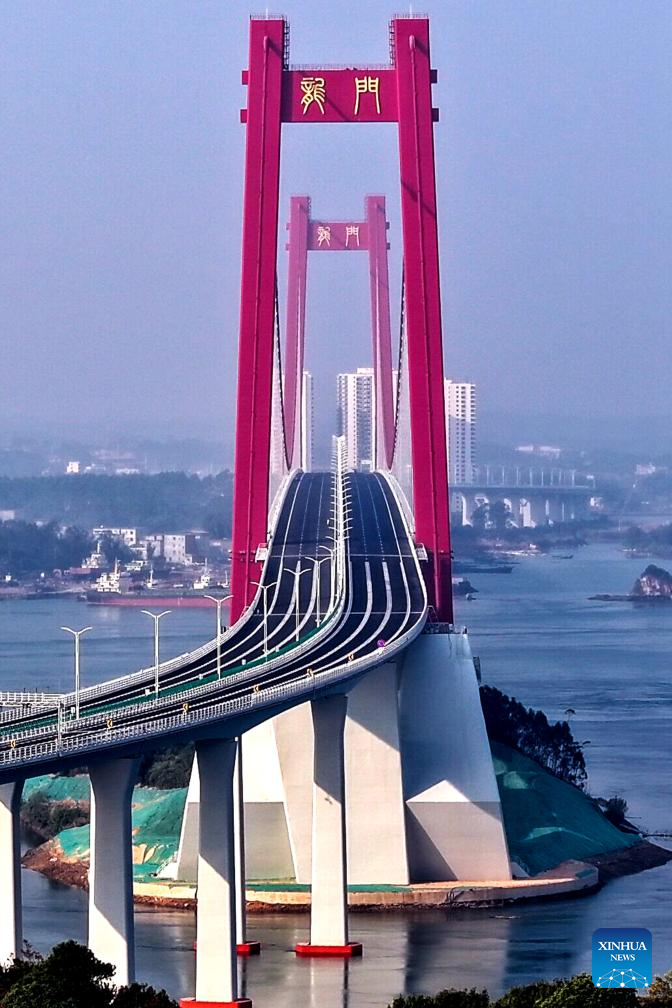 Longest cross-sea bridge in China's Guangxi opens to traffic