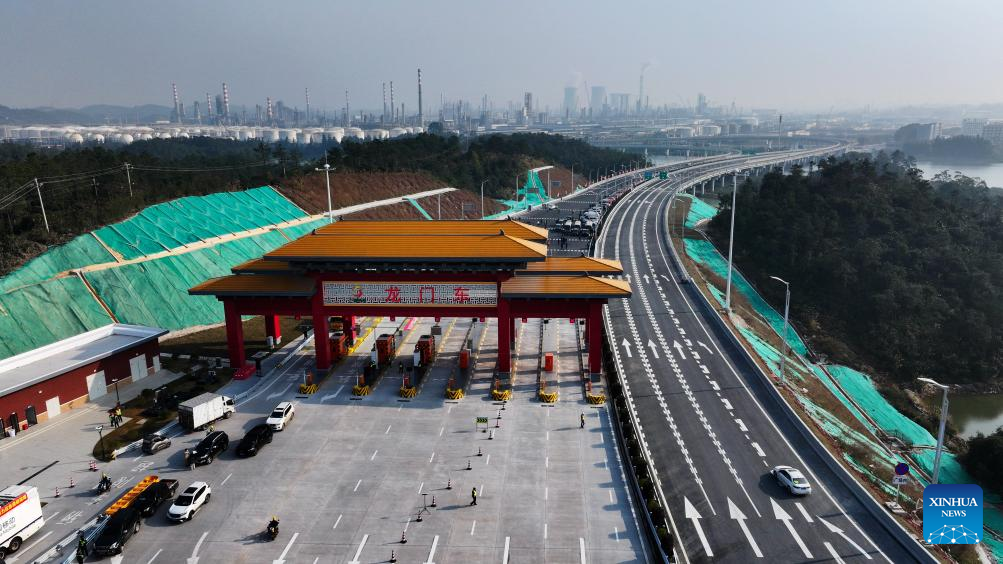 Longest cross-sea bridge in China's Guangxi opens to traffic