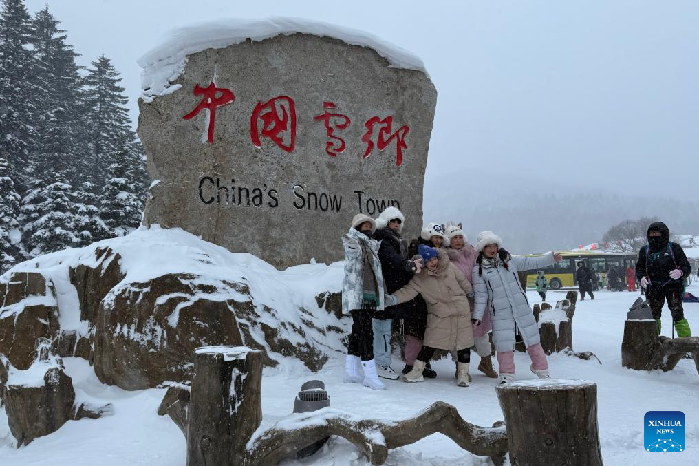 China's snow town scenic area sees peak of tourism