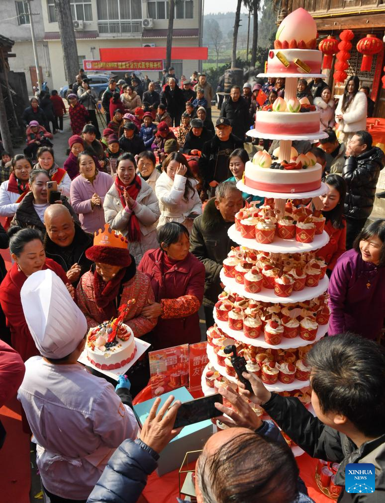 People across China mark last day of 2024