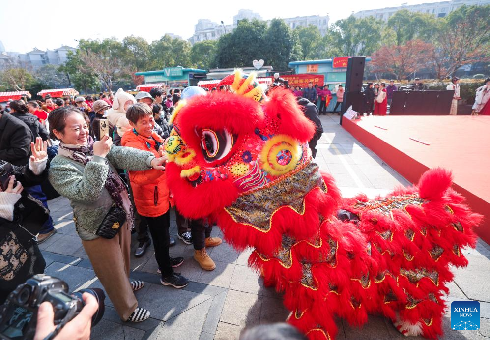 New Year fair opens in Hangzhou, E China