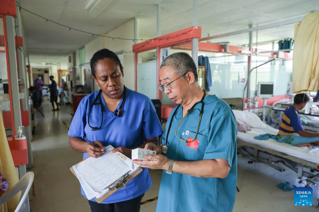 Chinese doctors at front-line service in Vanuatu