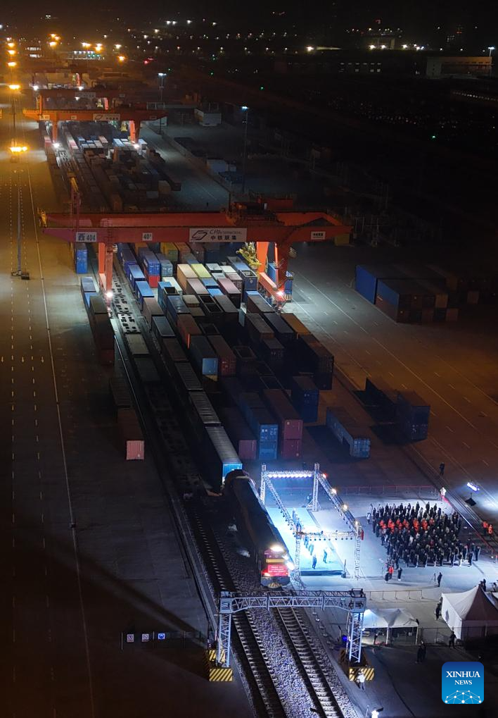 1st China-Europe freight train of 2025 departs from Xi'an