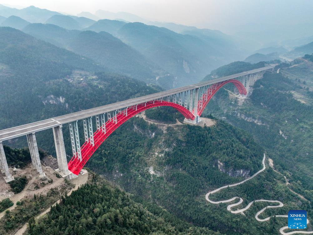 New sections of 2nd Chongqing-Hunan expressway open to public traffic