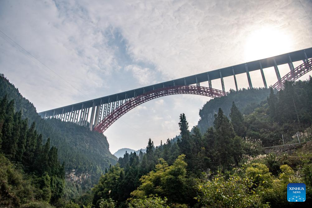 New sections of 2nd Chongqing-Hunan expressway open to public traffic