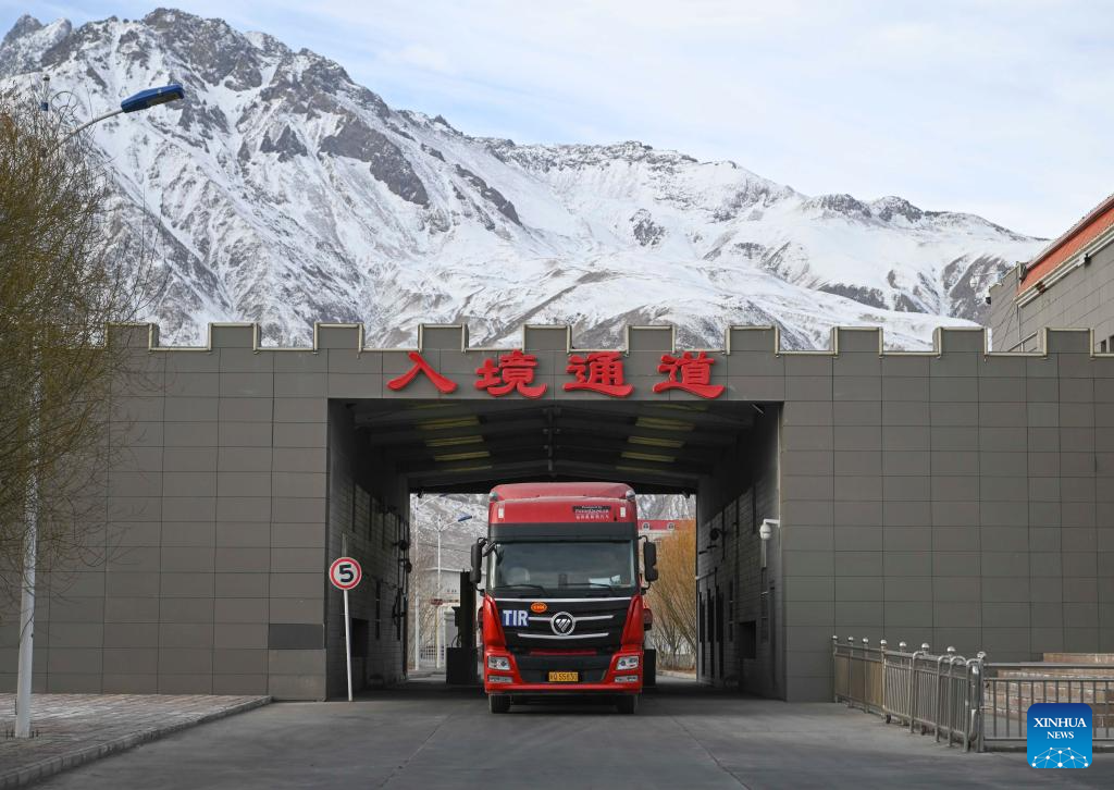 In pics: first working day of 2025 at Khunjerab Pass in China's Xinjiangwo