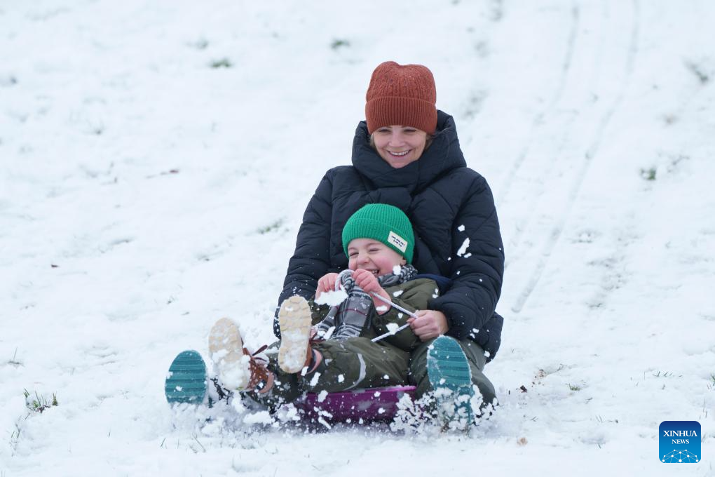 Heavy snow in Britain causes travel disruption, power cuts