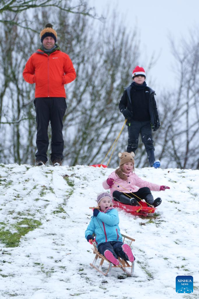 Heavy snow in Britain causes travel disruption, power cuts