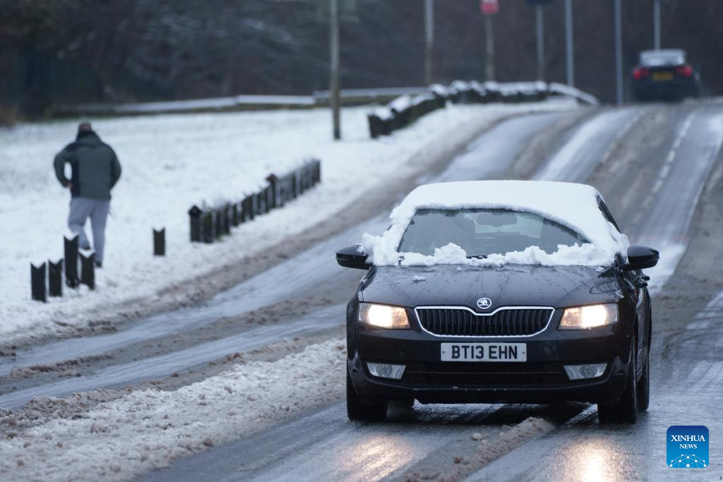 Heavy snow in Britain causes travel disruption, power cuts