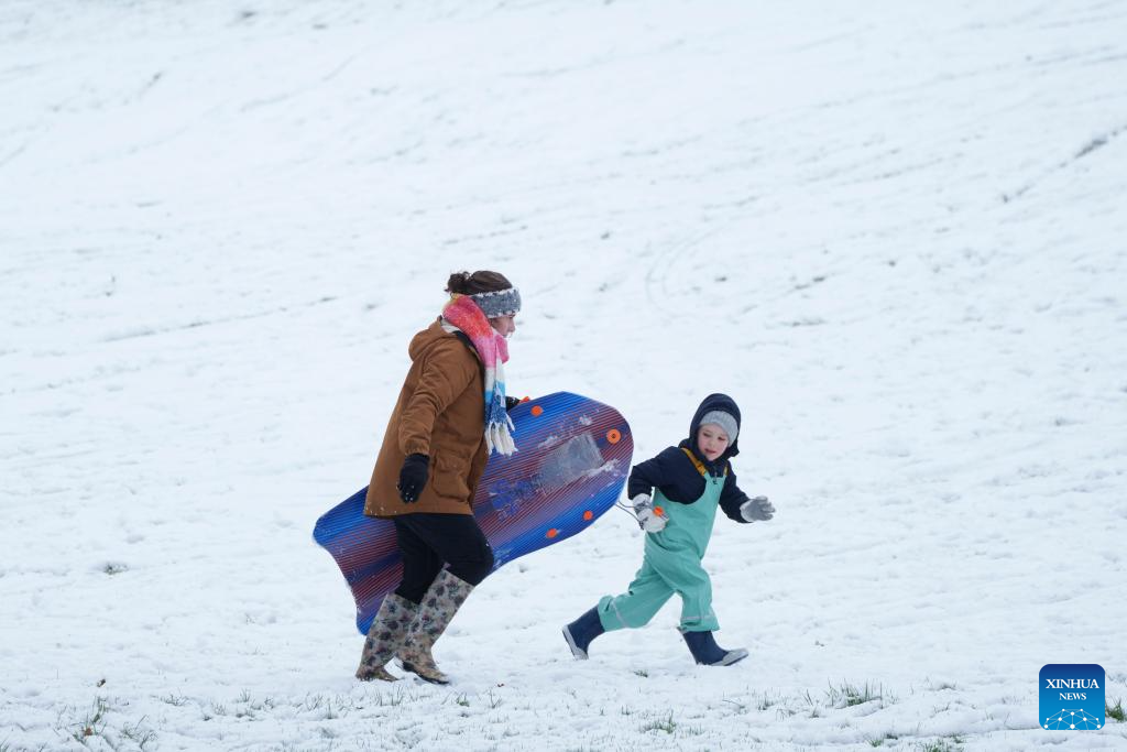 Heavy snow in Britain causes travel disruption, power cuts