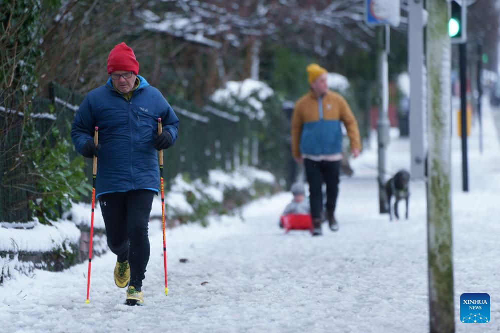 Heavy snow in Britain causes travel disruption, power cuts