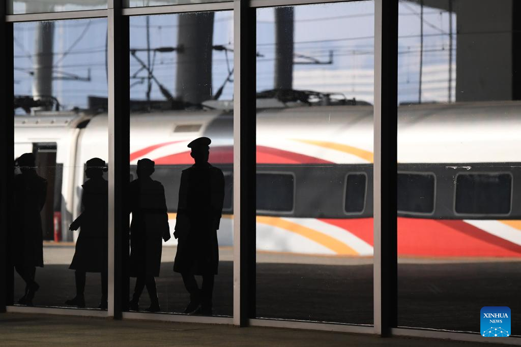 Two direct high-speed rail routes link China's Shaanxi and Hubei with Hong Kong