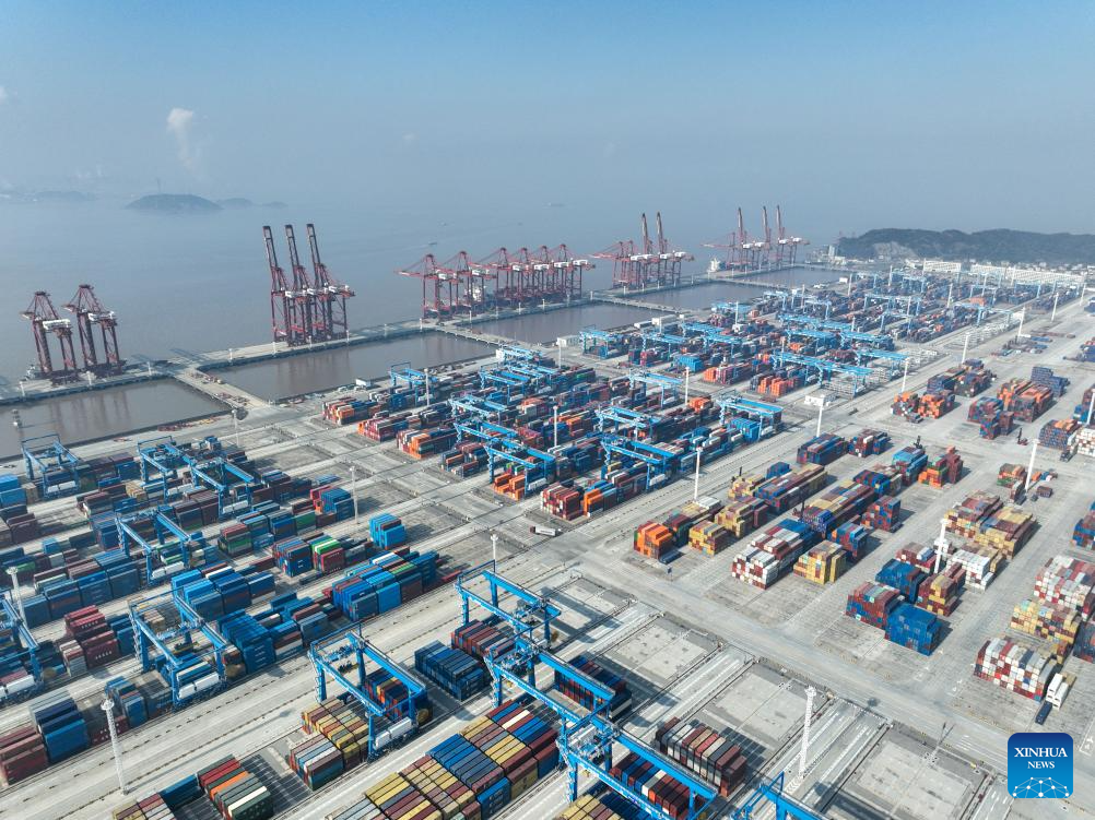 China's major ports busy at beginning of new year