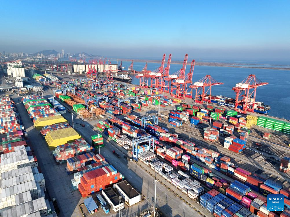 China's major ports busy at beginning of new year