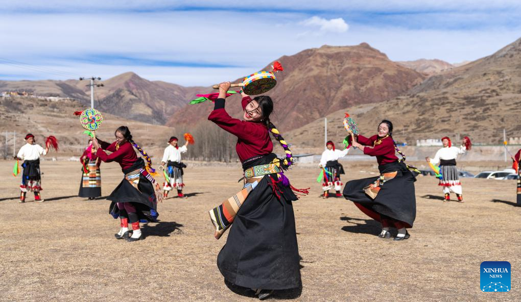 Pic story: inheritor of traditional Reba Dance in Xizang