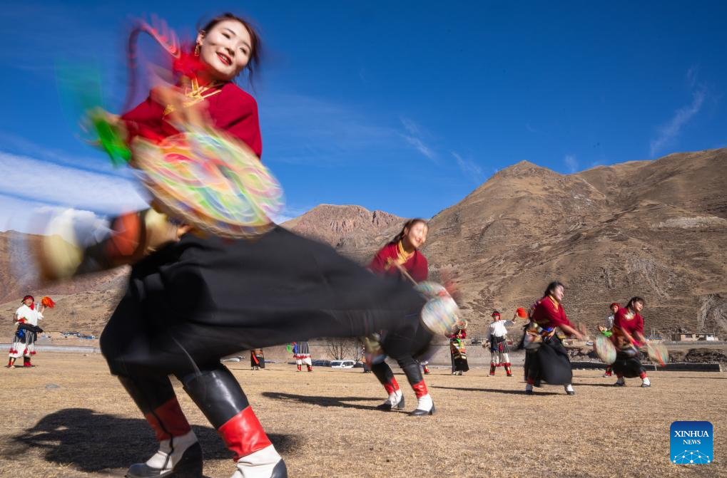 Pic story: inheritor of traditional Reba Dance in Xizang