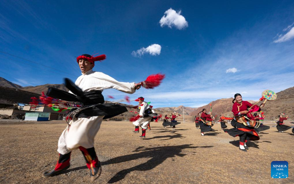 Pic story: inheritor of traditional Reba Dance in Xizang