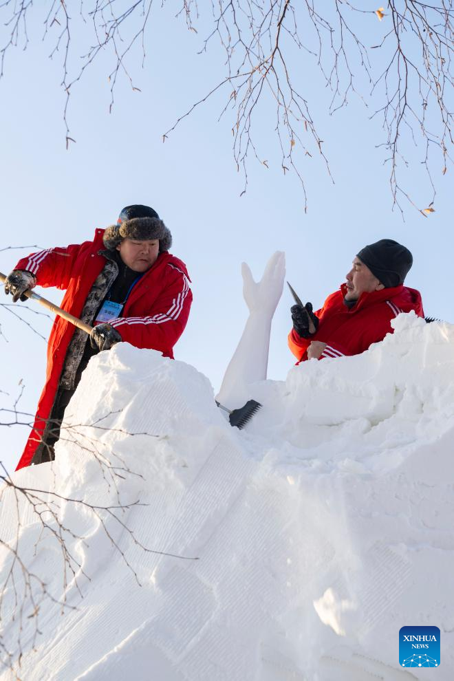 27th Harbin int'l snow sculpture competition kicks off