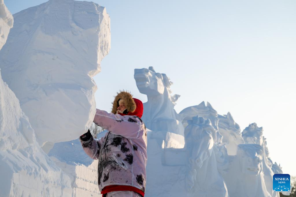 27th Harbin int'l snow sculpture competition kicks off