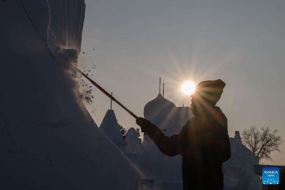 27th Harbin int'l snow sculpture competition kicks off