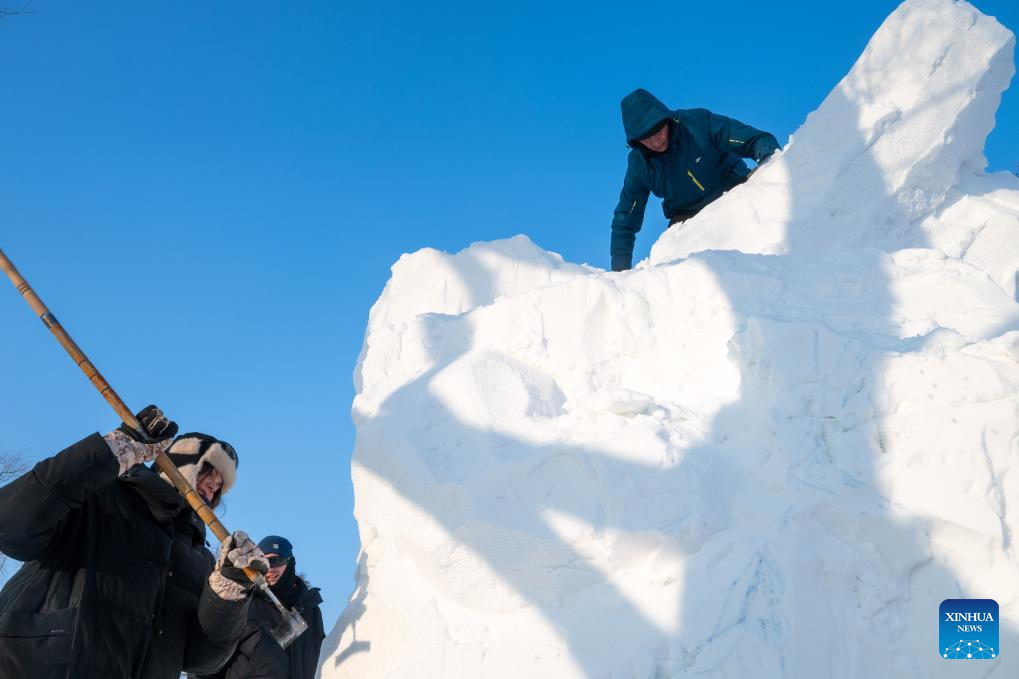 27th Harbin int'l snow sculpture competition kicks off