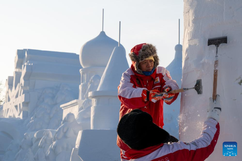 27th Harbin int'l snow sculpture competition kicks off